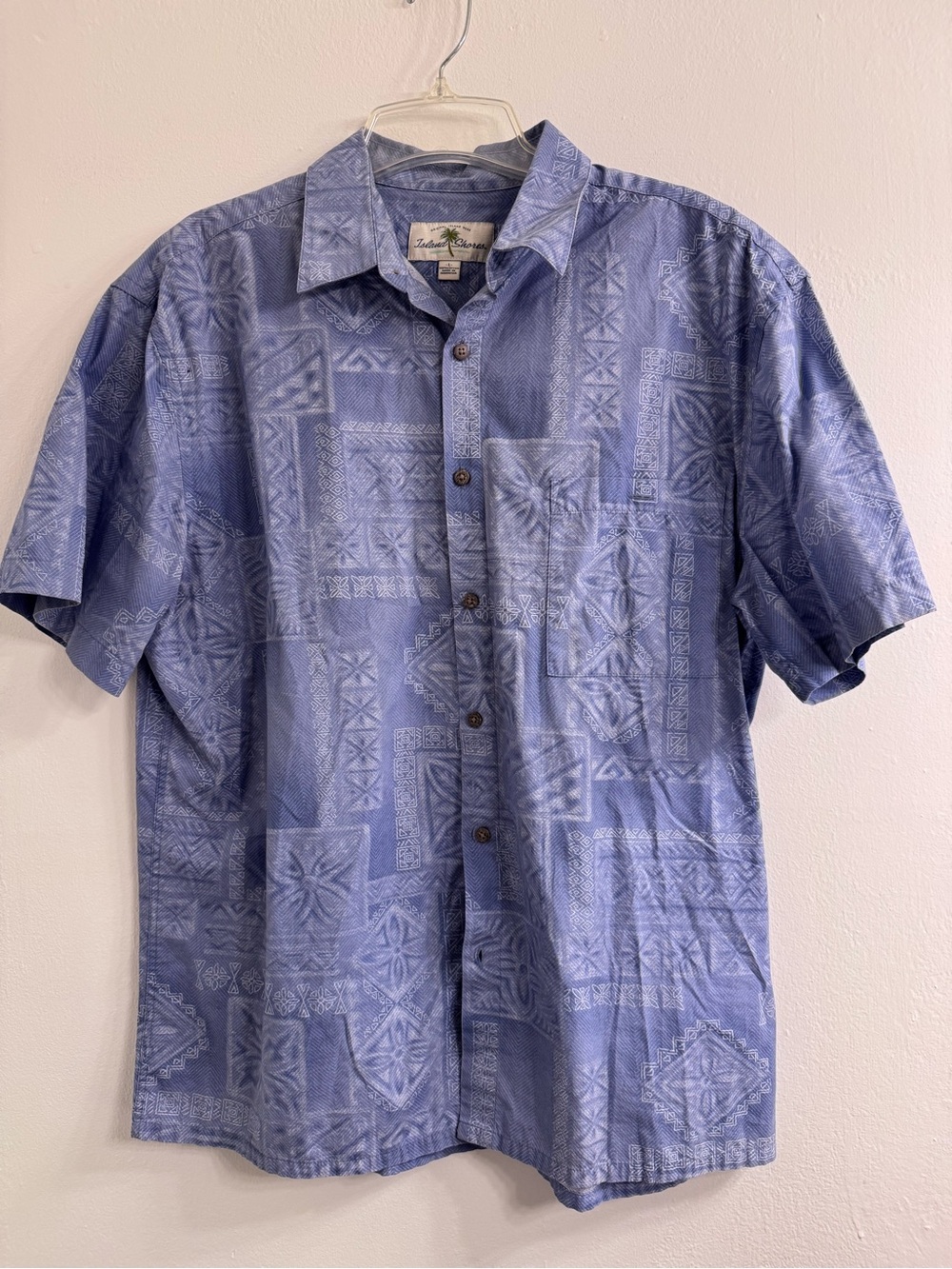 Island shores Men's Short-Sleeve Casual Button-Down Shirt in Blue